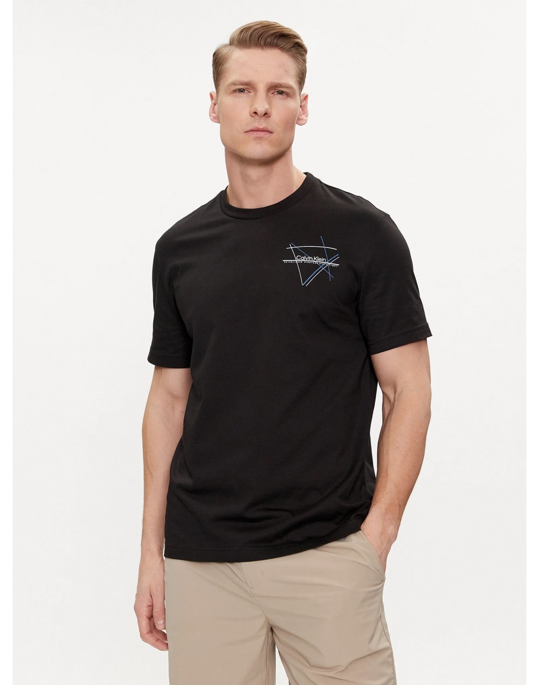 Calvin Klein Camiseta Linear Chest Graphic T-Shirt