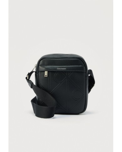 Calvin Klein Bandolera Emblem AOP Emboss Reporter