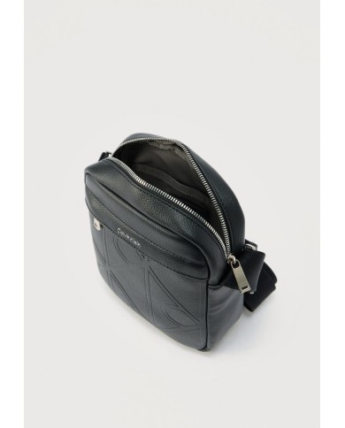 Calvin Klein Bandolera Emblem AOP Emboss Reporter