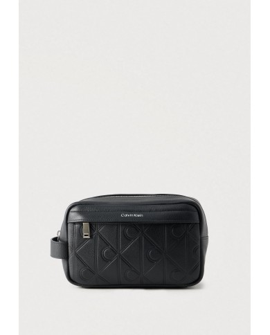 Calvin Klein Bolso XL Emblem AOP Embos Dop Kit