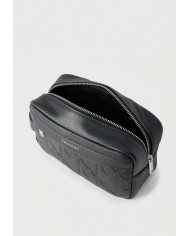 Calvin Klein Bolso XL Emblem AOP Embos Dop Kit