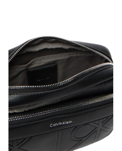 Calvin Klein Bolso XL Emblem AOP Emboss Camera Bag