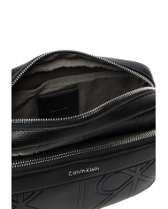Calvin Klein Bolso XL Emblem AOP Emboss Camera Bag