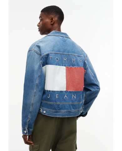 Tommy Jeans Cazadora Trucker vaquera con parche