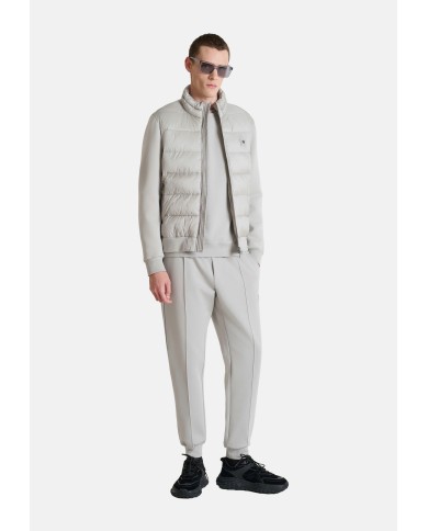 Antony Morato Chaqueta Slim Fit en nailon shioze acolchado con inserciones de neopreno en contraste.