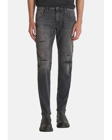 Antony Morato Pantalón Vaquero Tapered Fit “Kurt” en denim negro.